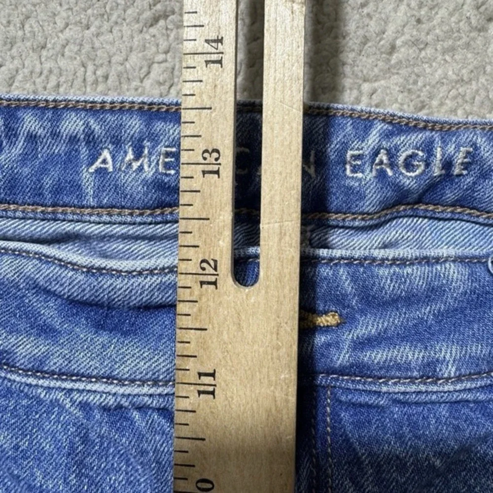 American Eagle Jeans Womens 14 Mom Jean Distressed Light Wash‎ Cotton Meas 32x27